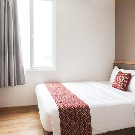 Grand Caman Hotel Bekasi Extérieur photo