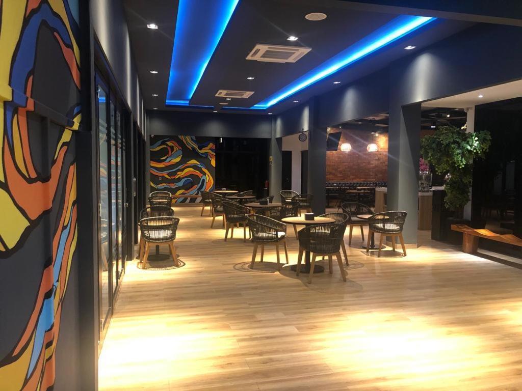 Grand Caman Hotel Bekasi Extérieur photo