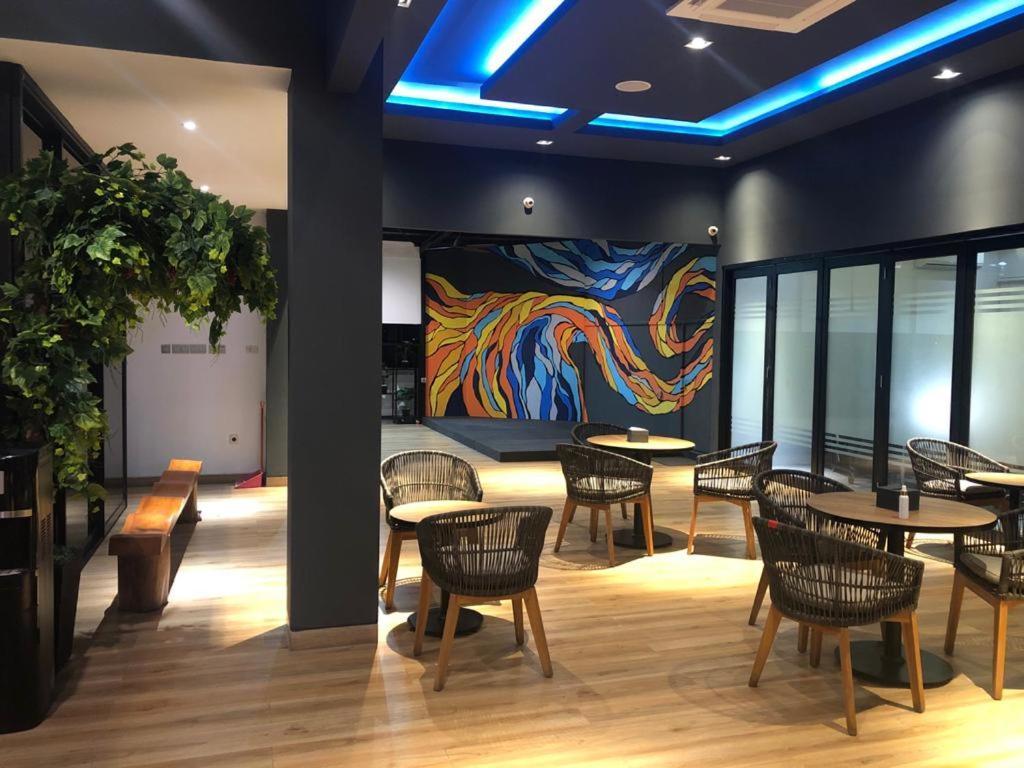 Grand Caman Hotel Bekasi Extérieur photo