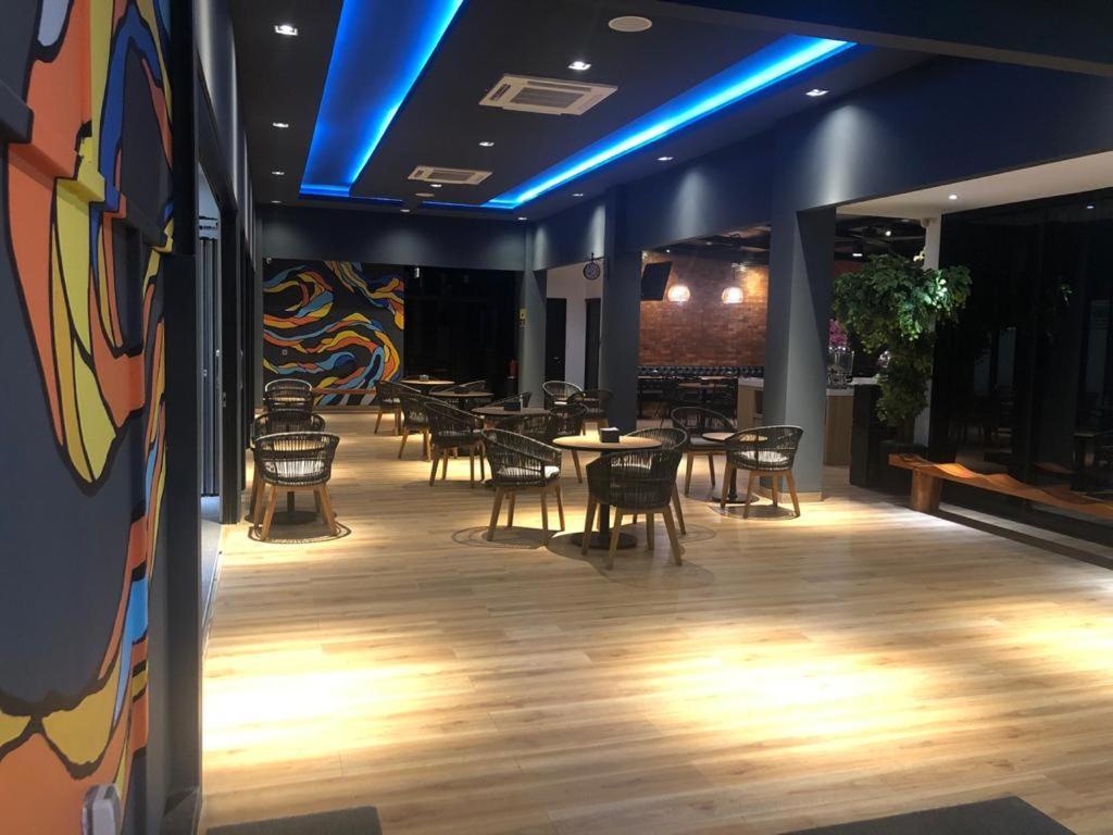Grand Caman Hotel Bekasi Extérieur photo