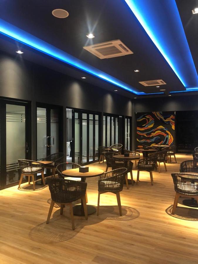 Grand Caman Hotel Bekasi Extérieur photo