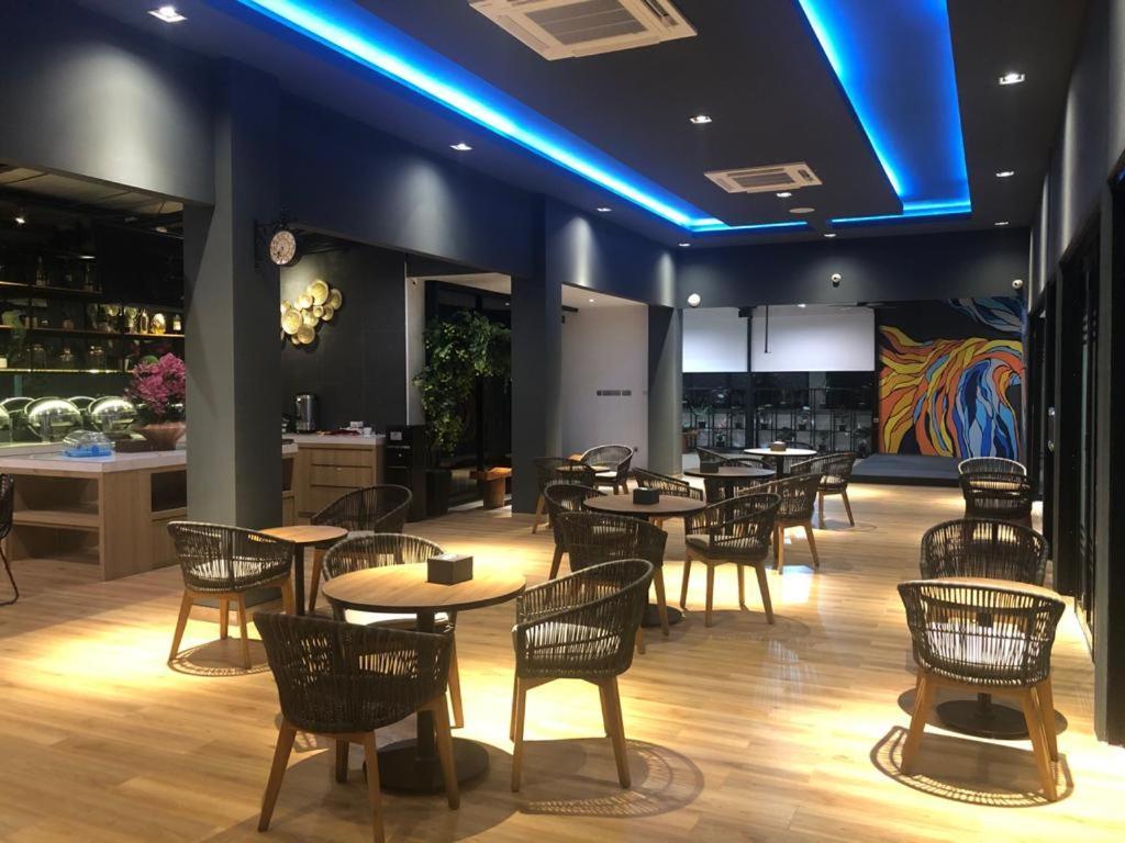 Grand Caman Hotel Bekasi Extérieur photo