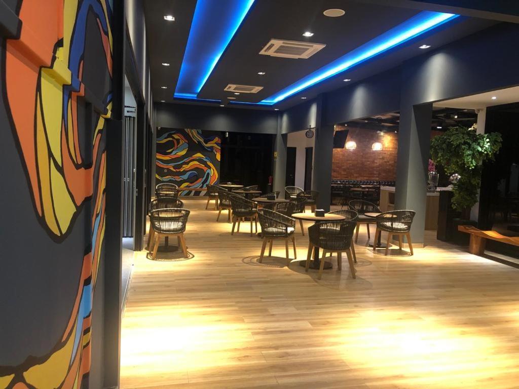 Grand Caman Hotel Bekasi Extérieur photo
