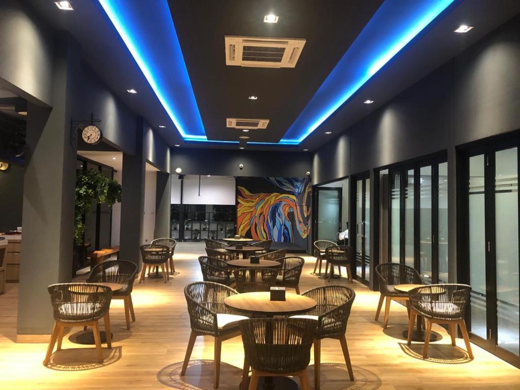 Grand Caman Hotel Bekasi Extérieur photo