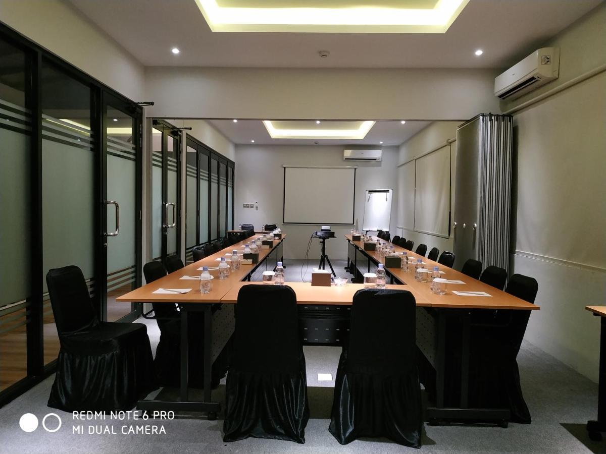 Grand Caman Hotel Bekasi Extérieur photo