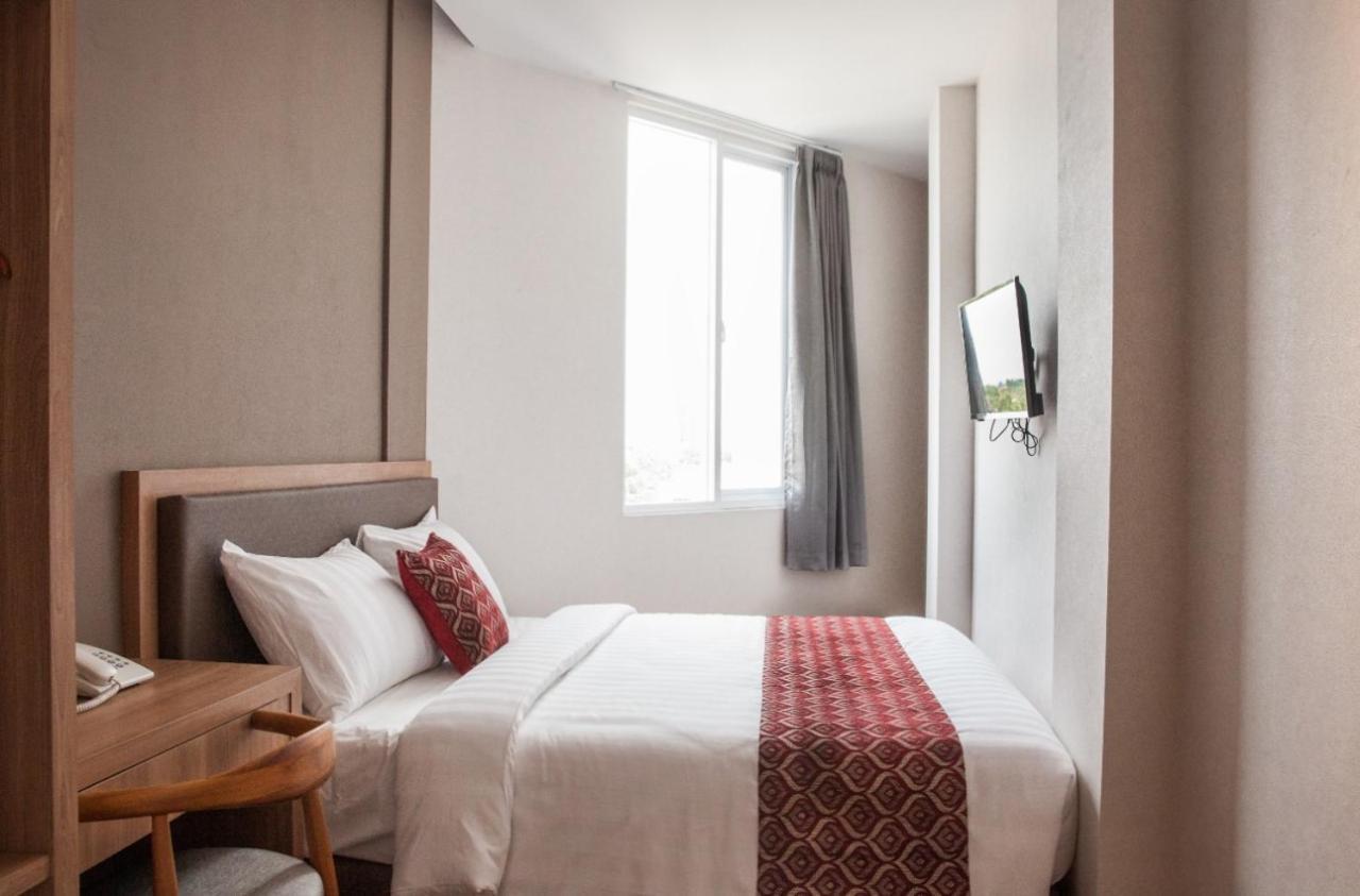 Grand Caman Hotel Bekasi Extérieur photo