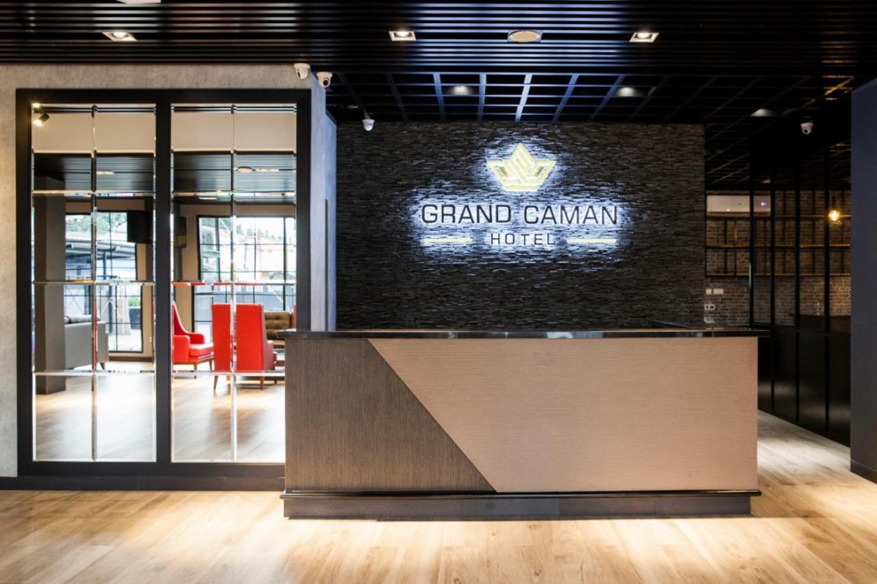 Grand Caman Hotel Bekasi Extérieur photo